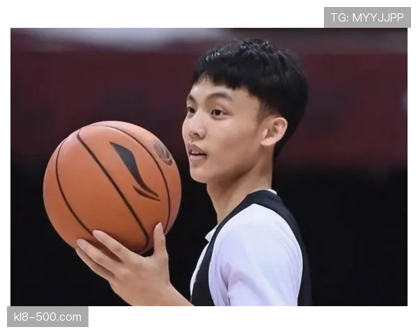 徐杰双手伤病叠加影响出场时间,广东控卫轮换深度遭遇严峻考验 徐杰双手伤病叠加影响出场时间,广东控卫轮换深度遭遇严峻考验